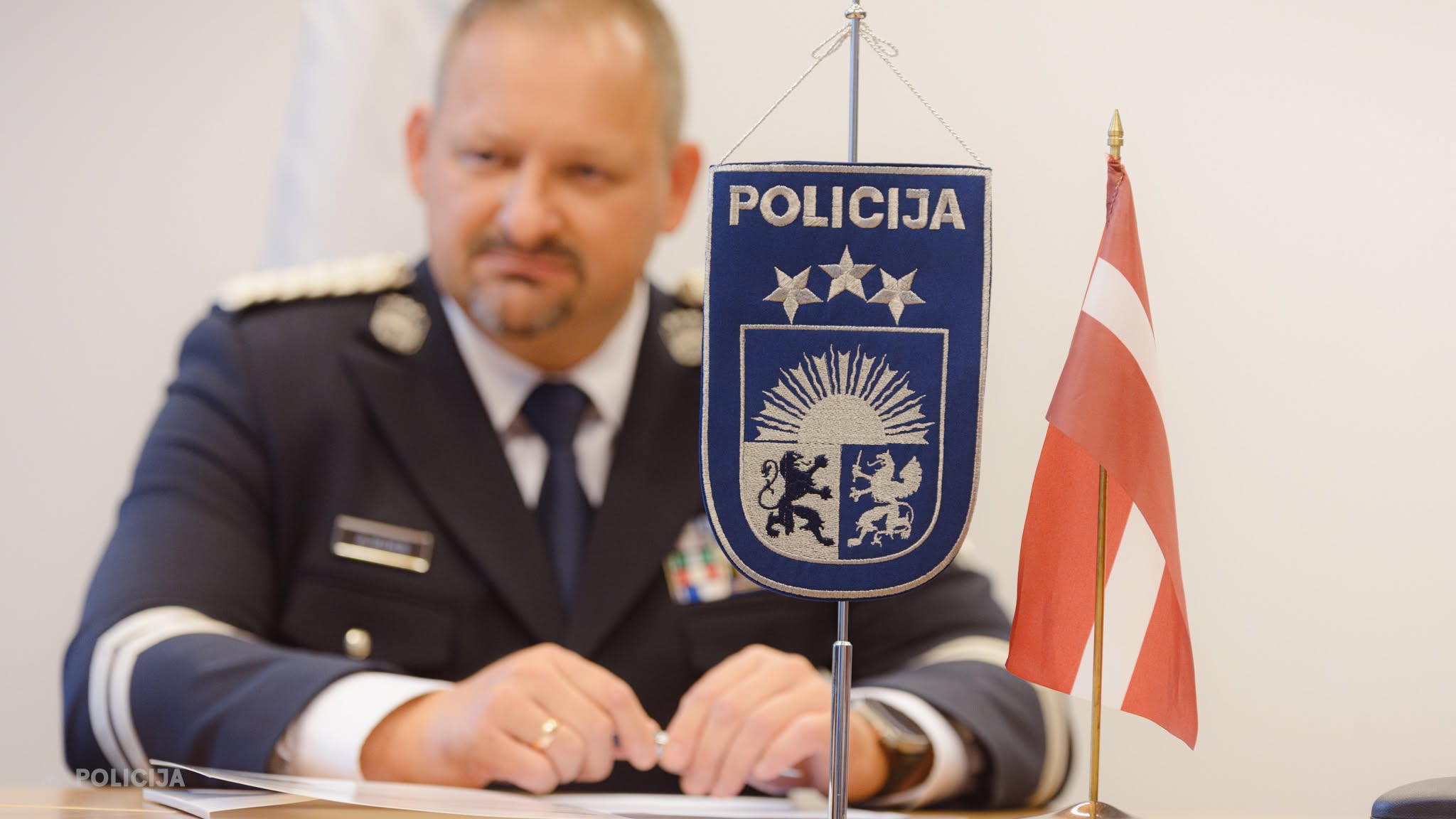 Tīšu noziegumu izdarījušiem policistiem būtu jāatņem tiesības uz izdienas pensiju