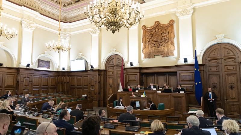 Начат сбор подписей за отмену депутатских компенсаций