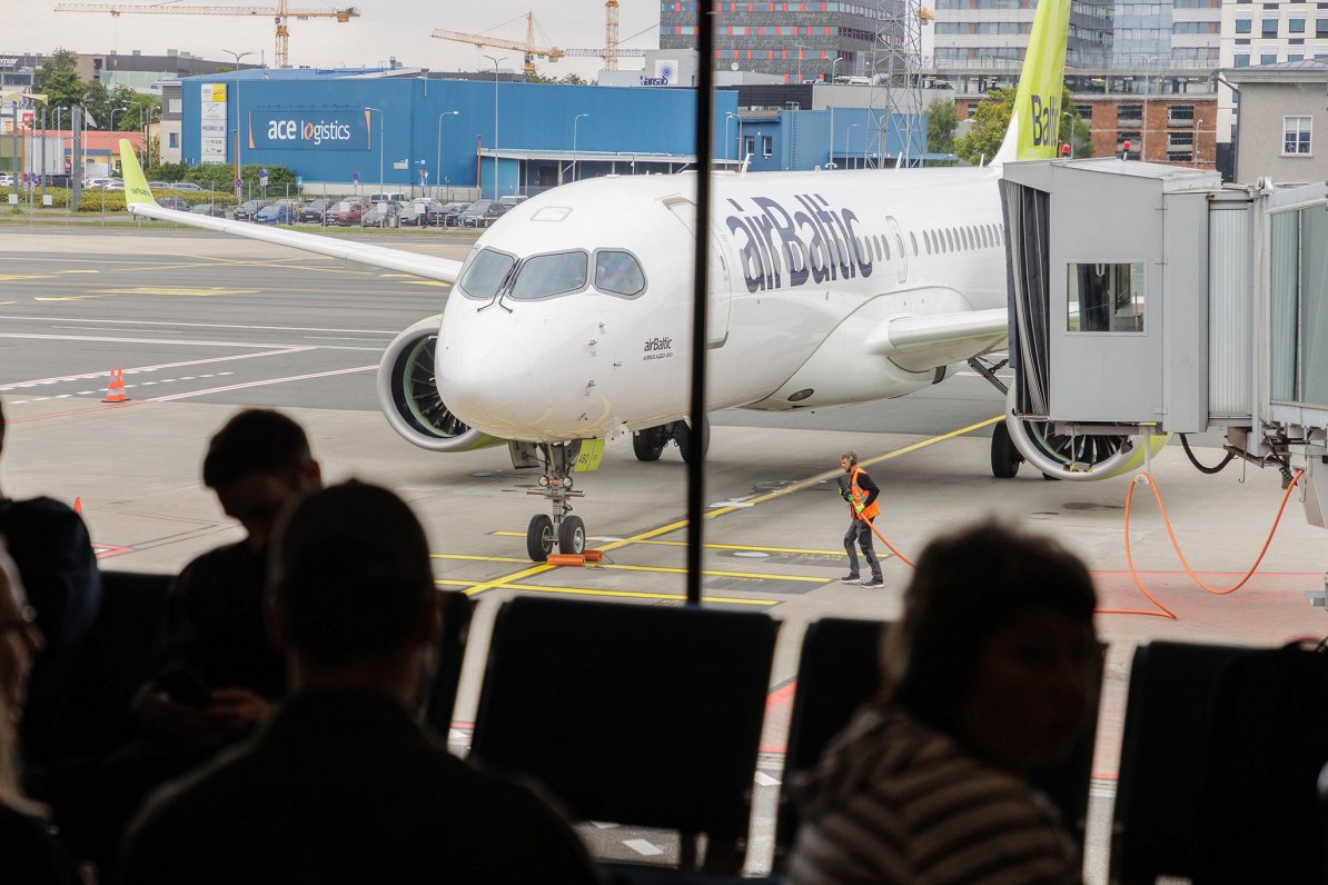 Правительство на внеочередном заседании обсудит ситуацию в "airBaltic"