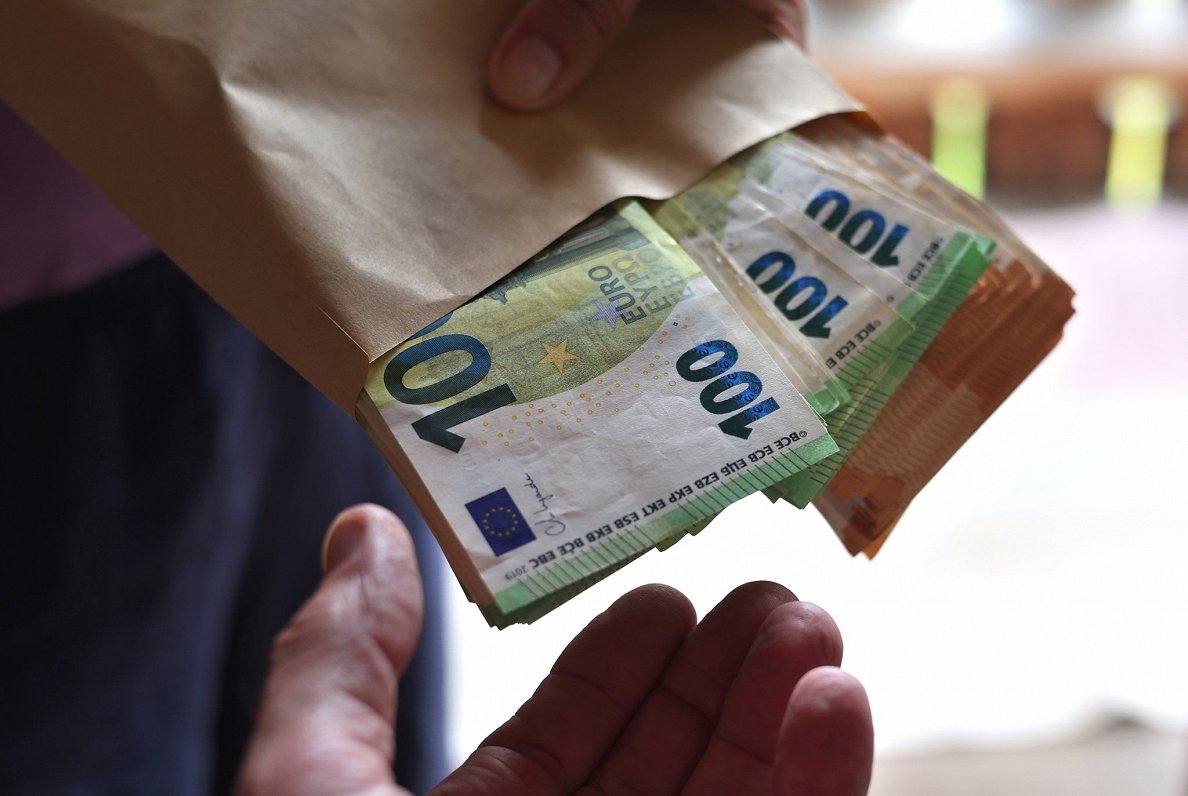 Latvijas finanšu iestāžu klientiem septiņos mēnešos izkrāpti 8,843 miljoni eiro Latvijas finanšu iestāžu klientiem septiņos mēnešos izkrāpti 8,843 miljoni eiro