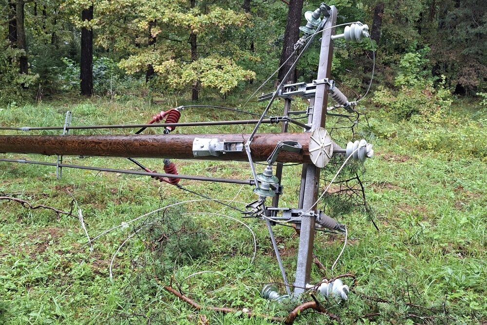 Četras dienas pēc vētras bez elektrības Latvijā vēl aptuveni 6800 klientu