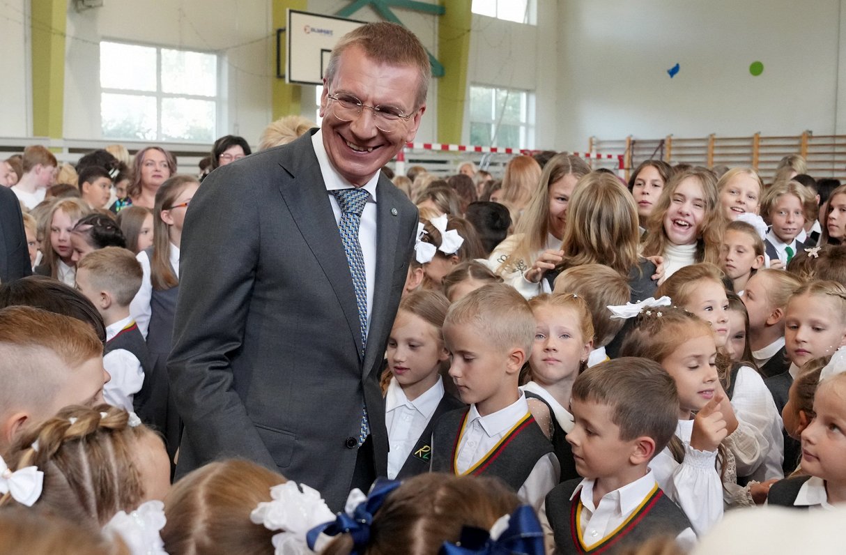Prezidents Zinību dienā aicina atcerēties, ka skola un diskusijas par to ir tikai bērnu dēļ