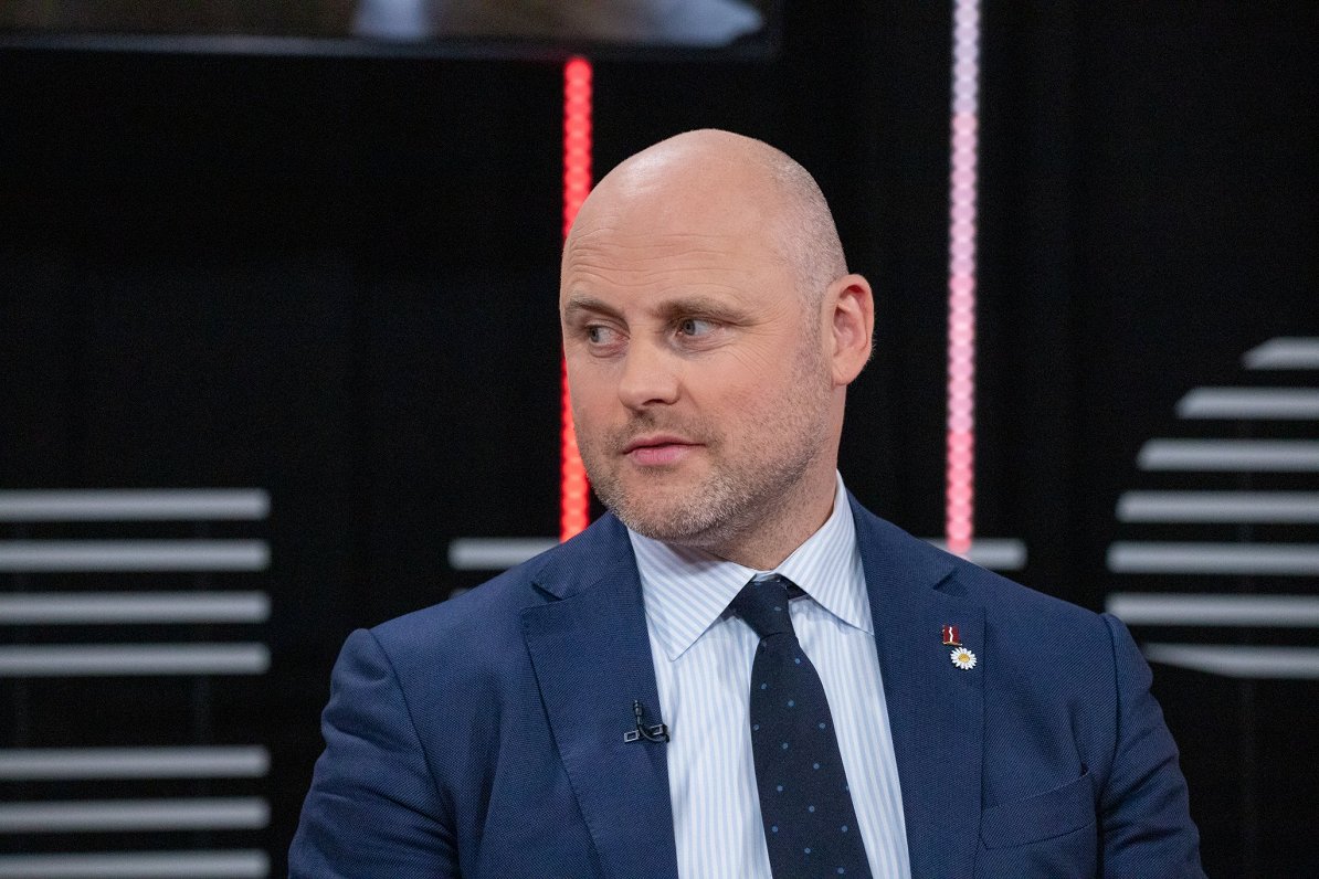 Premjers: Jāmeklē, kur budžetam nopelnīt un kur ietaupīt naudu