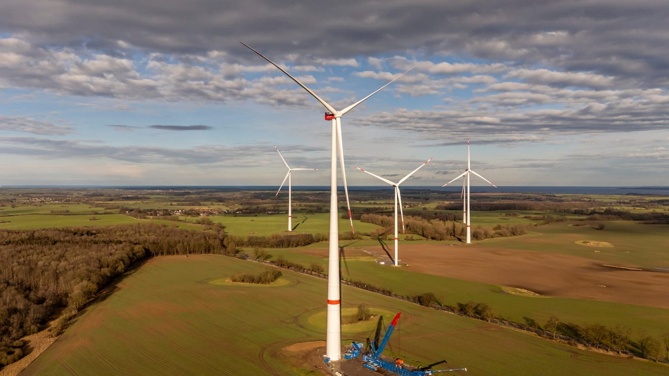 KEM rosina vēja elektroenerģijas ražotājiem noteikt maksājumu vietējām kopienām arī par pirmo nepilno darbības gadu