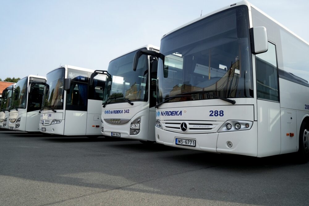 Pārvadātāju protesta akcijas laikā provizoriski netika izpildīti 3250 reģionālie autobusu reisi; piemēros sodus Pārvadātāju protesta akcijas laikā provizoriski netika izpildīti 3250 reģionālie autobusu reisi; piemēros sodus