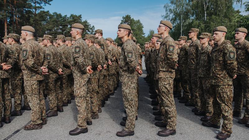 Teju 300 jauniešu pēc valsts aizsardzības dienesta sāks studijas Latvijas augstskolās