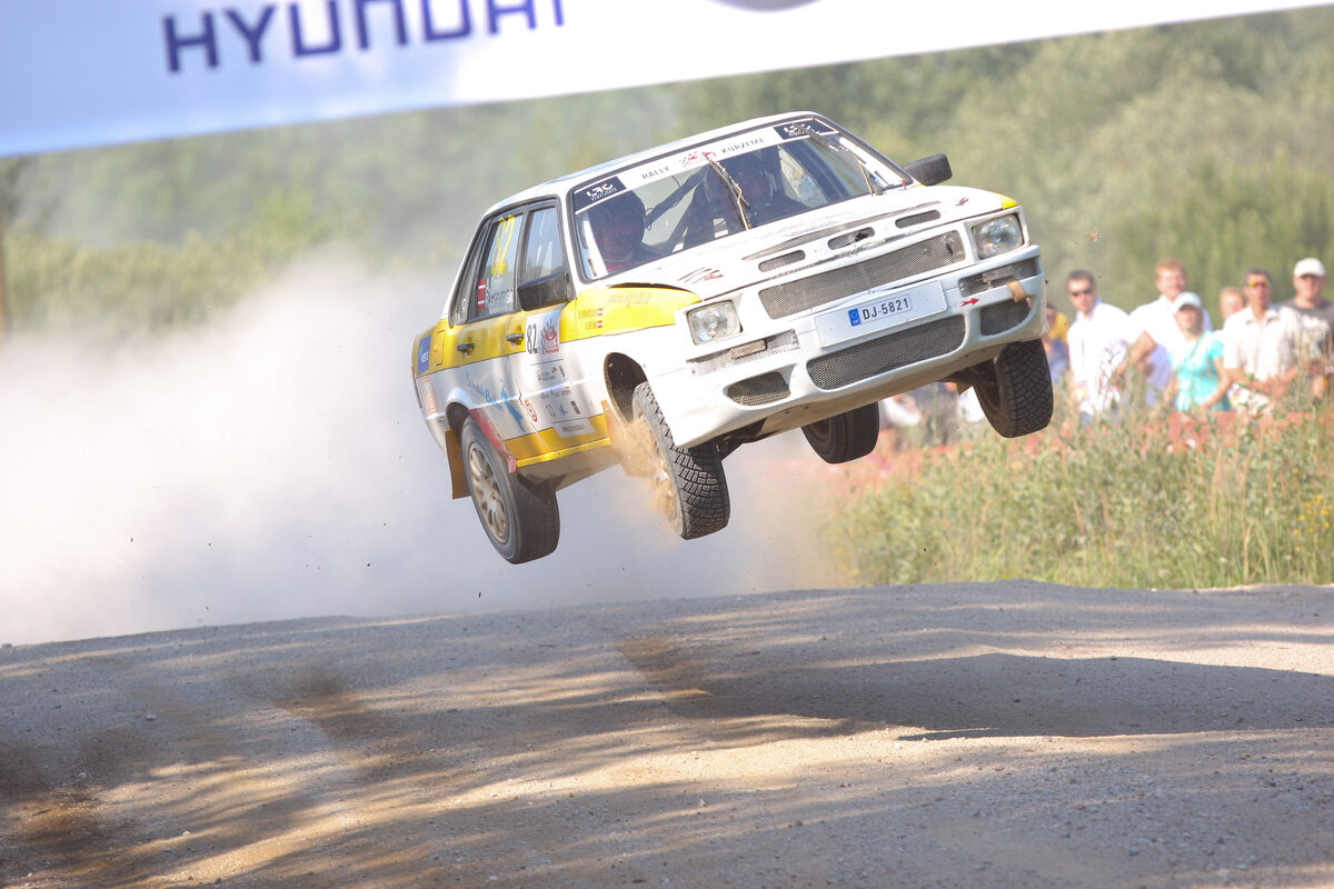 Kurzemē rallija treniņbraucienu laikā slēgti atsevišķi vietējie autoceļi