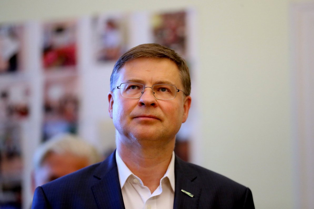 Dombrovskis: ES dalībvalstīm fiskālās elastības periods jāizmanto budžetu pielāgošanai lielākie aizsardzības izdevumiem