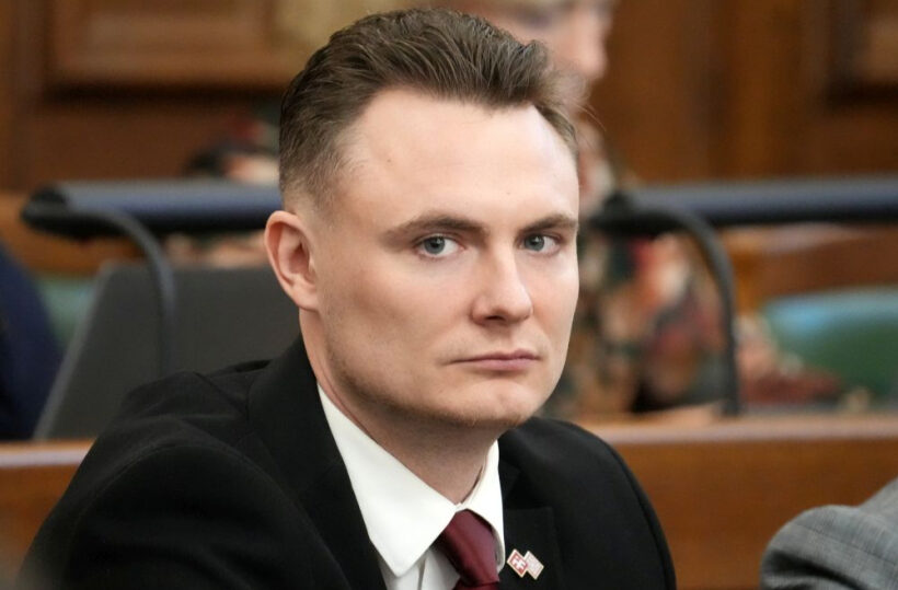 Возникли неясности по поводу образования, указанного депутатом Бутансом на последних трех выборах в Сейм