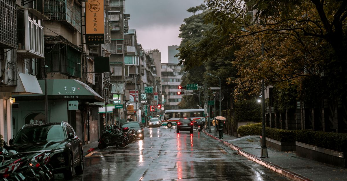 23. oktobrī Rīgā lietains un vējains laiks, gaisa temperatūra 10…12 °C