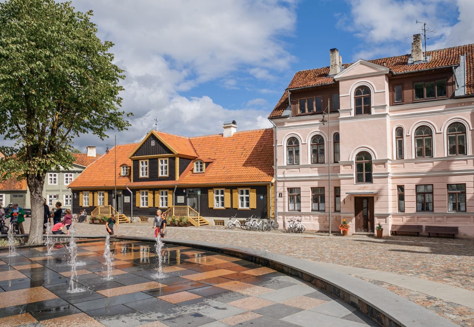 Kuldīgā trīs mēnešos tūrisma nodevā iekasēti 13 587 eiro Kuldīgā trīs mēnešos tūrisma nodevā iekasēti 13 587 eiro
