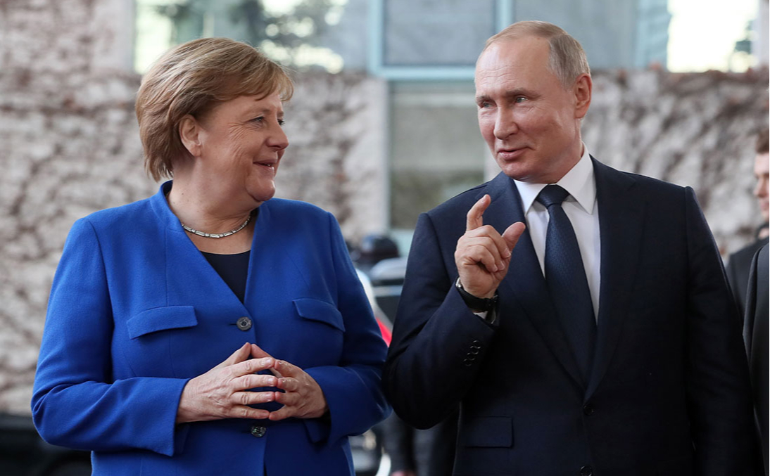 The Times: Меркель не против прививать ЕС российским «Спутником» The Times: Меркель не против прививать ЕС российским «Спутником»