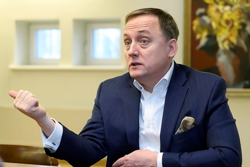 Надзор за небанковскими кредиторами должен быть передан Банку Латвии