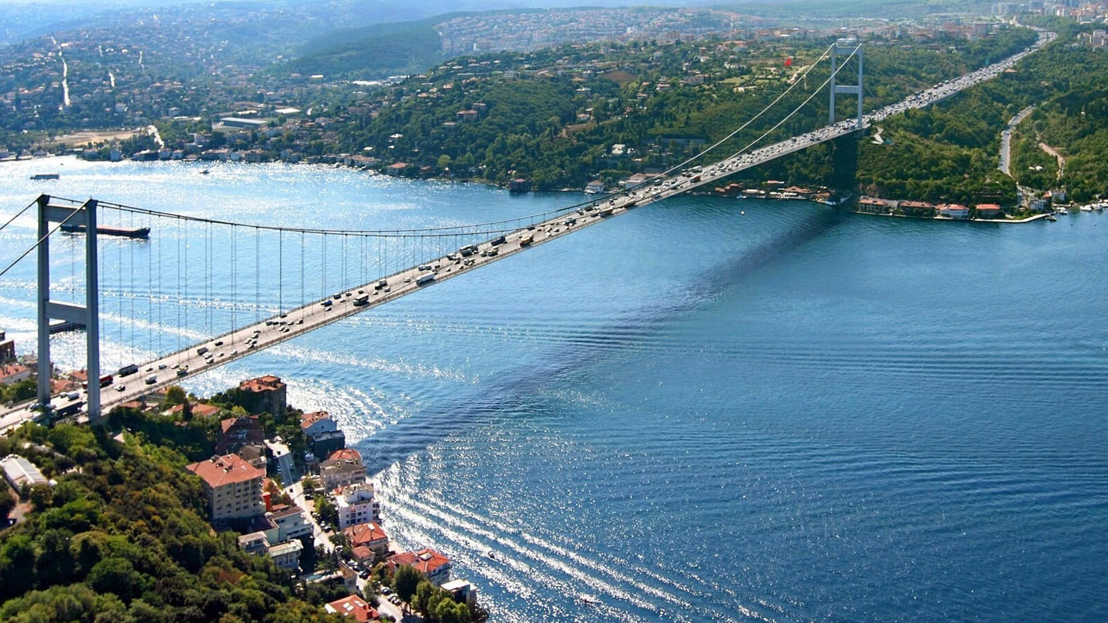 В проливе Босфор столкнулись российский сухогруз и турецкое судно