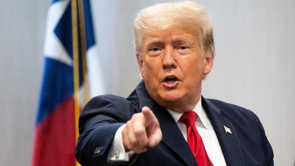 Прокуратура обвинила Трампа и его семью в мошенничестве Прокуратура обвинила Трампа и его семью в мошенничестве