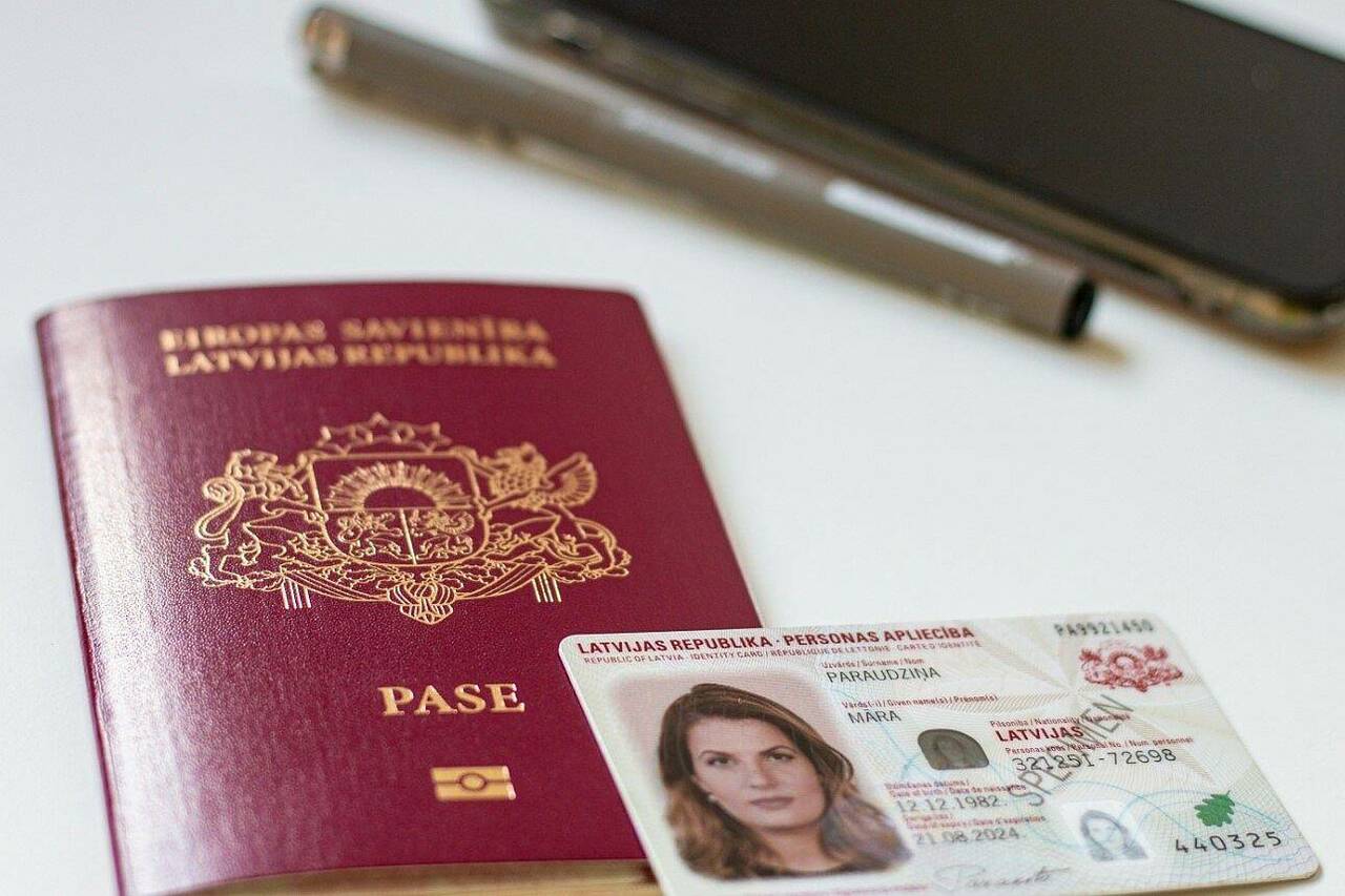 СЗК предлагает разрешить и впредь использовать паспорт в качестве основного документа, удостоверяющего личность
