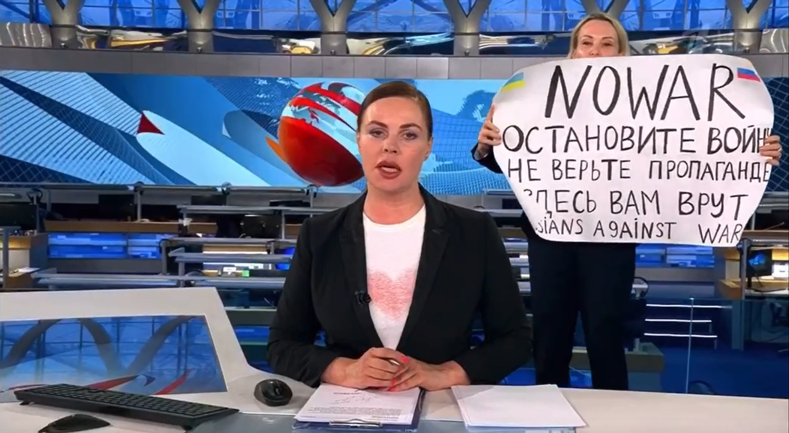 У экс-редактора Первого канала Овсянниковой проходят обыски
