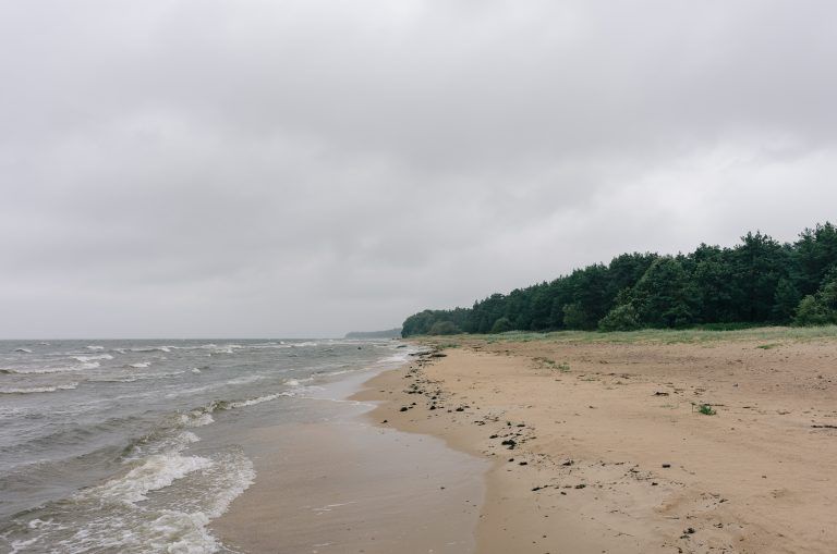 В Латвии проведут мониторинг загрязняющих Балтийское море отходов