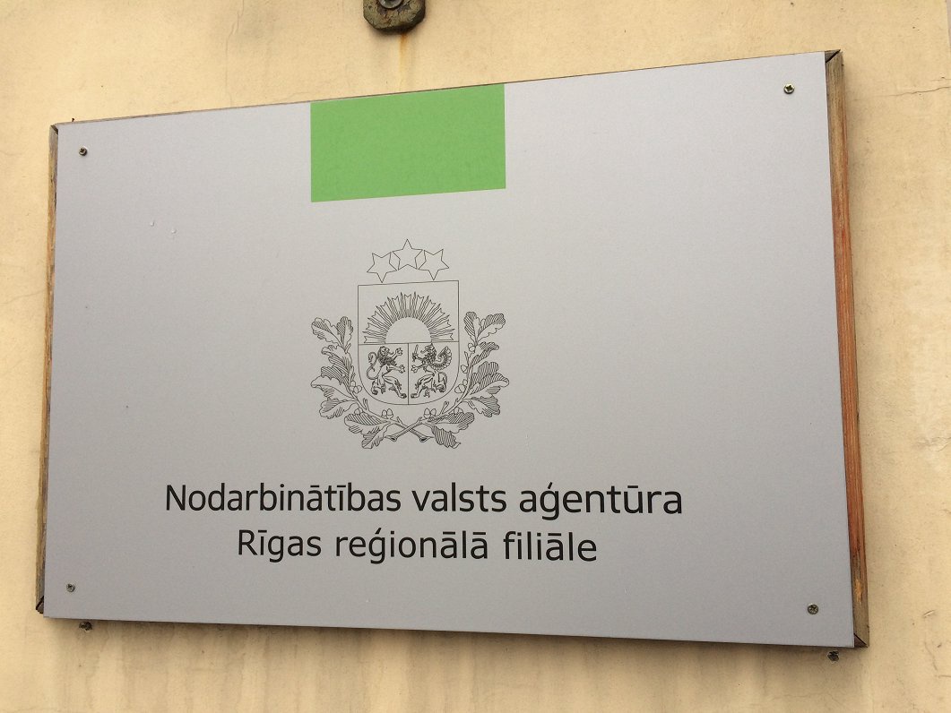 Безработица в Латвии продолжает расти