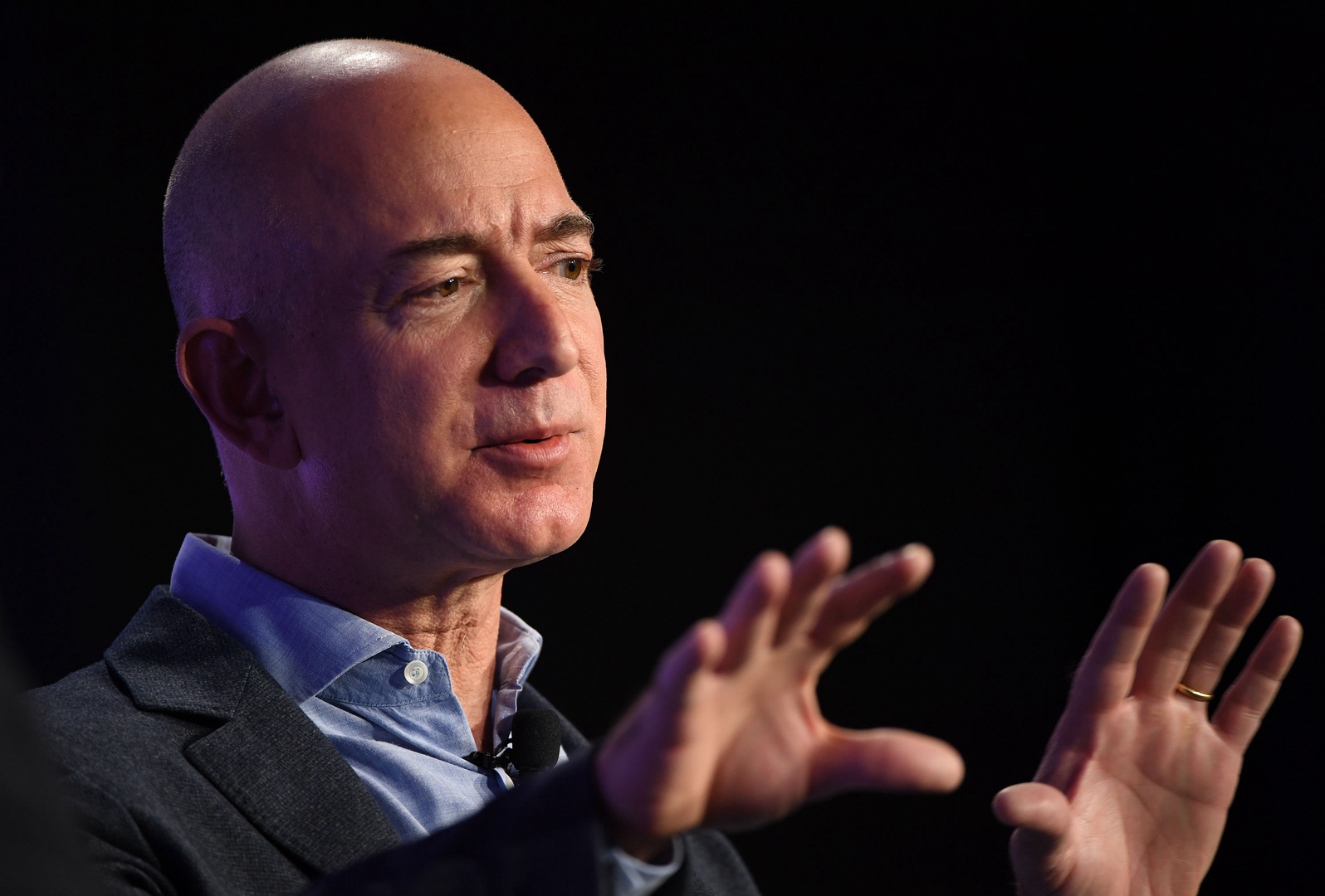 Состояние главы Amazon Безоса превысило рекордные $180 млрд