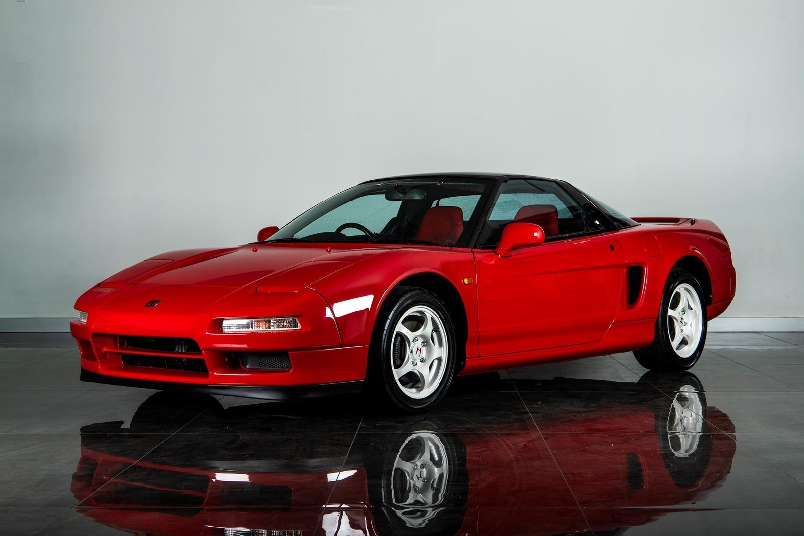 На продажу выставили 27-летнюю Honda NSX за  285 000 долларов