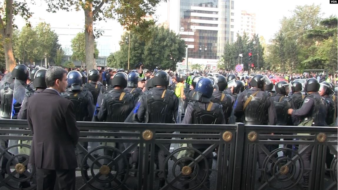 Жители Баку устроили митинг в поддержку возобновления войны с Арменией