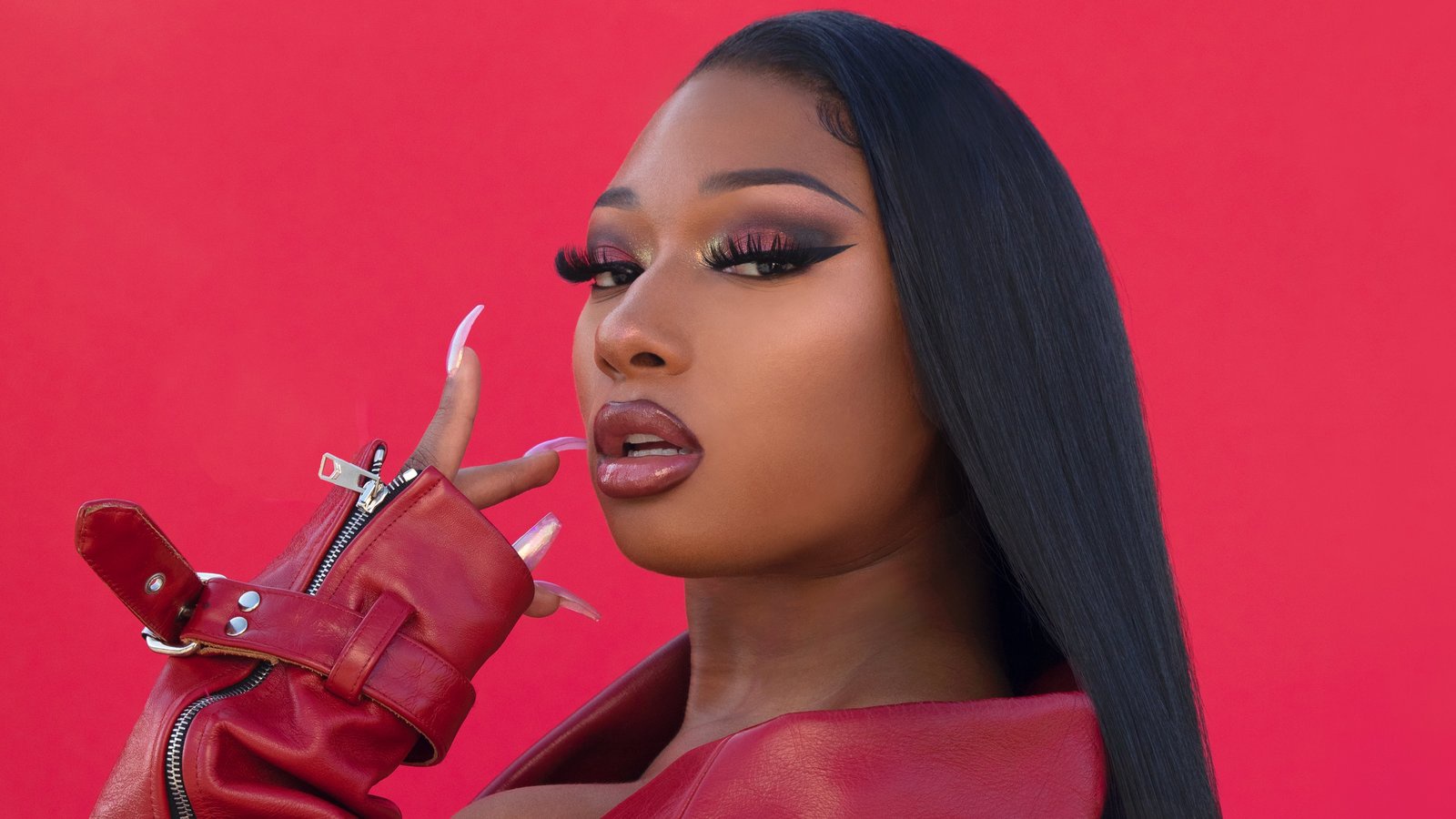 Рэперша Megan Thee Stallion утверждает, что в нее выстрелили на голливудской вечеринке