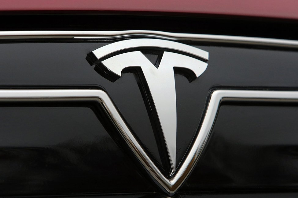 В аварии с машинами полиции и скорой помощи обвинили автопилот Tesla