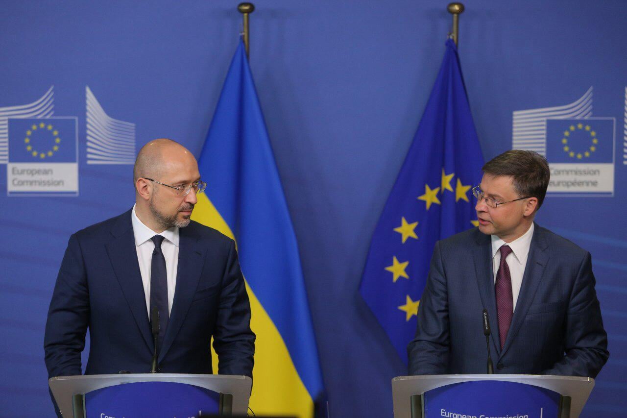 ЕС выделит Украине 1,2 миллиарда евро на борьбу с COVID-19