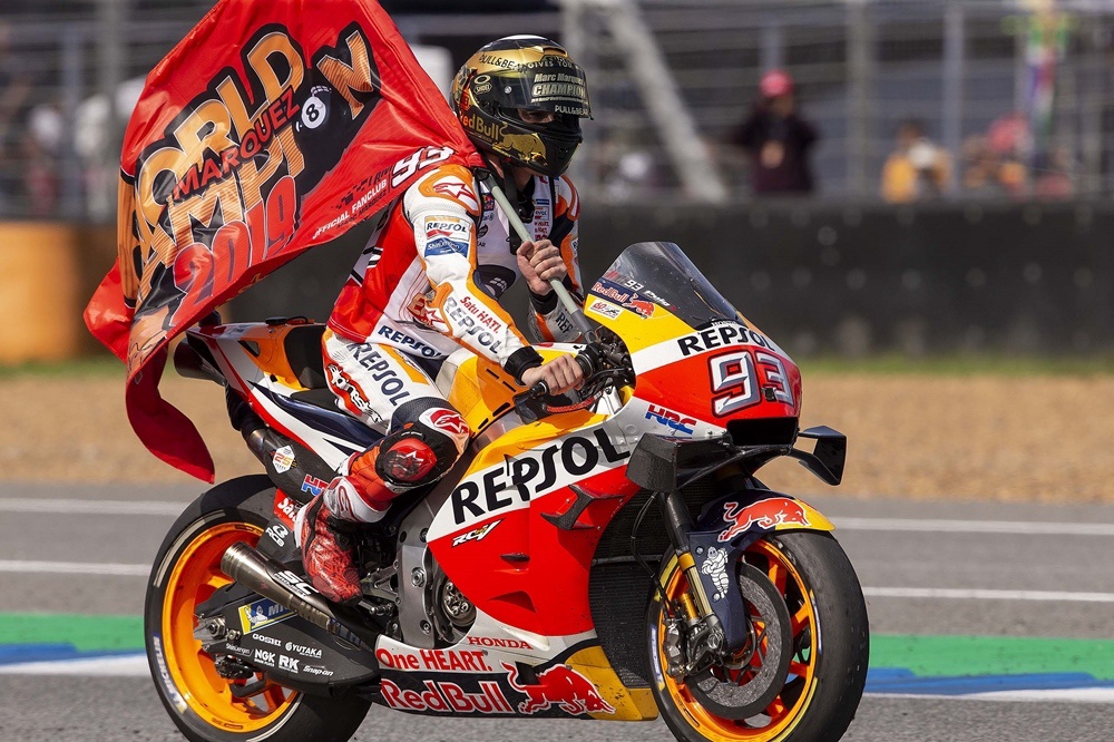 Чемпион MotoGP Маркес готов вернуться на трассу сразу после операции на руку Чемпион MotoGP Маркес готов вернуться на трассу сразу после операции на руку