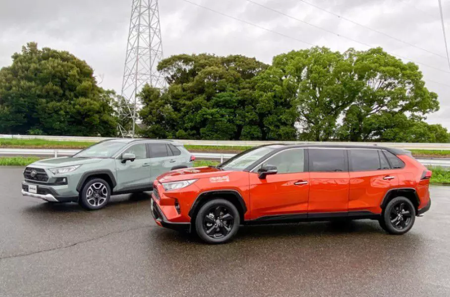 Из Toyota RAV4 сделали 5,4-метровый лимузин Из Toyota RAV4 сделали 5,4-метровый лимузин