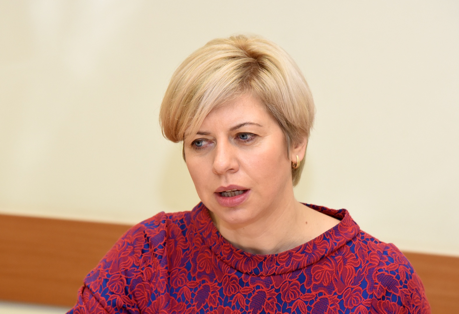Экс-министр здравоохранения рекомендует начать реформу зарплат с медсестер, а не врачей Экс-министр здравоохранения рекомендует начать реформу зарплат с медсестер, а не врачей