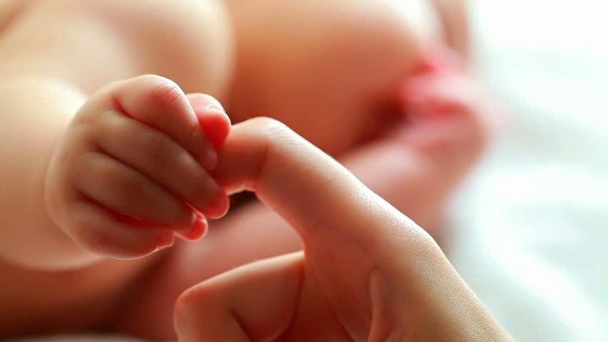 В Елгаве во время домашних родов умерла женщина