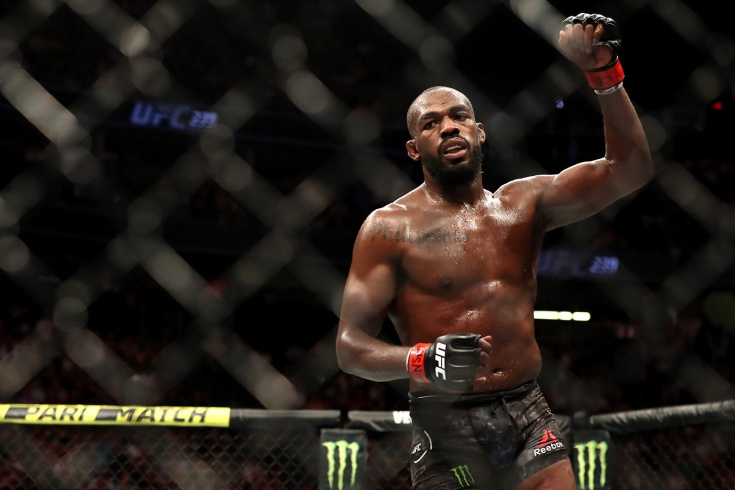 Лучший боец UFC Джонс оставляет титул и переходит в тяжелый вес