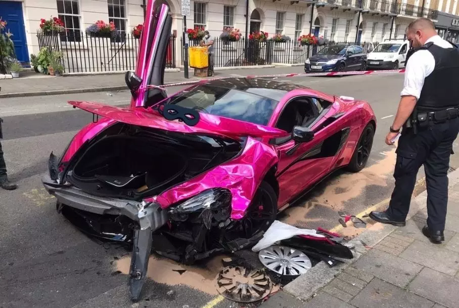 McLaren разбит в ДТП в Лондоне