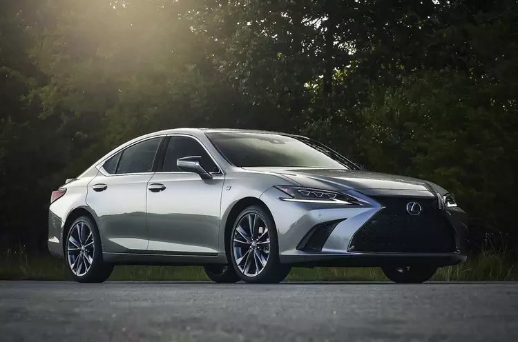 Впервые полноприводный Lexus Впервые полноприводный Lexus