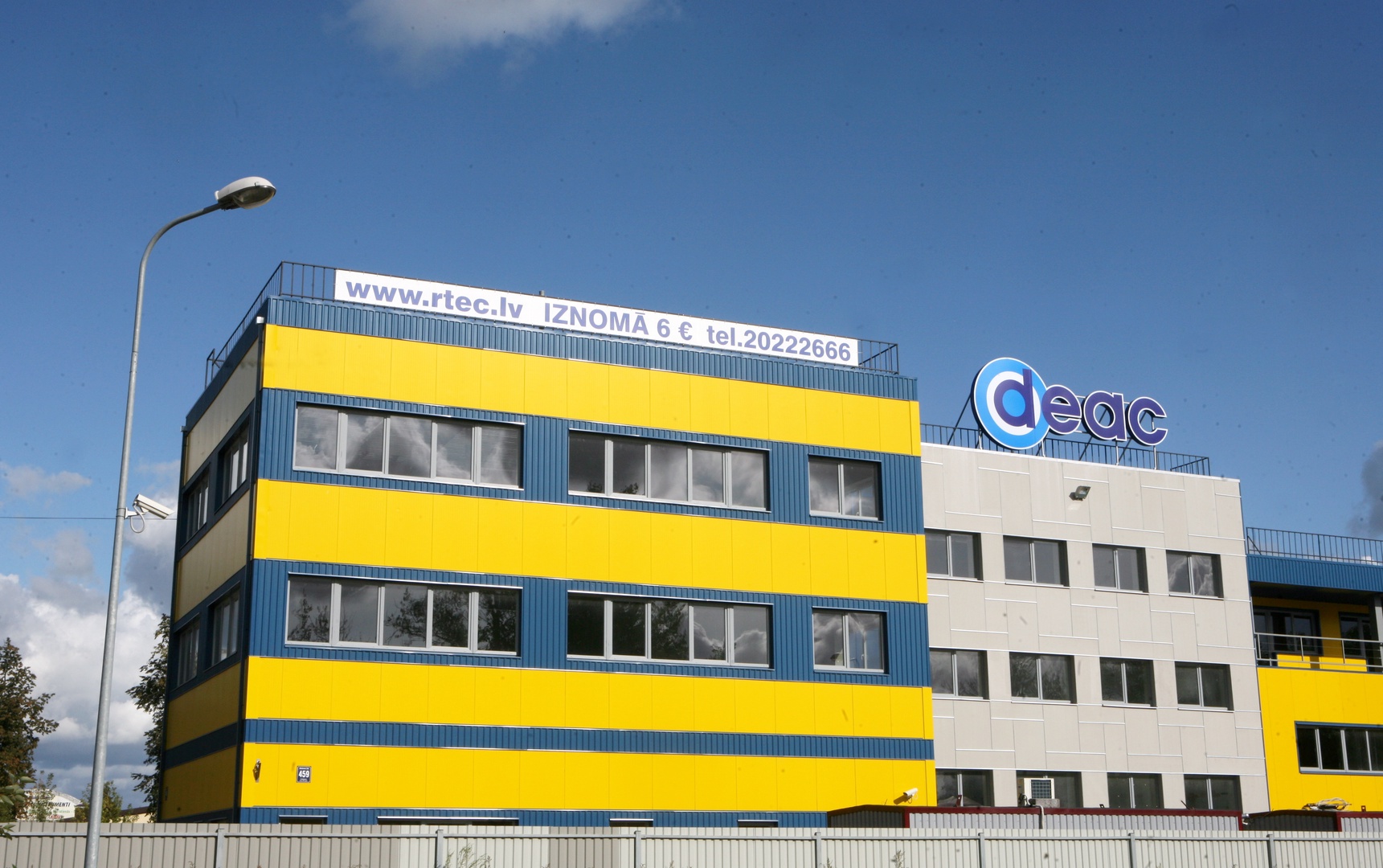 Šveices investori iegādājas datu centru operatoru DEAC