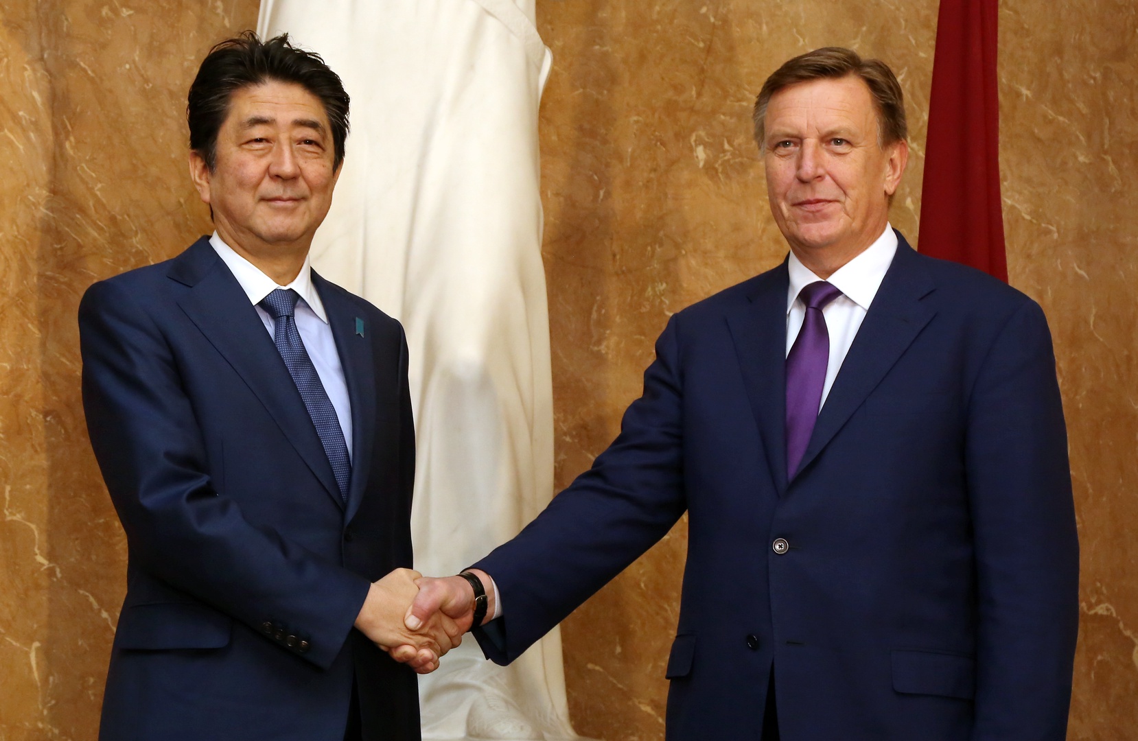 Japānas premjers Abe paziņo par atkāpšanos veselības stāvokļa dēļ