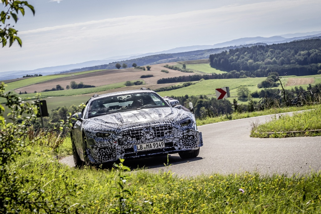 Mercedes-AMG SL начали тестировать на дорогах Mercedes-AMG SL начали тестировать на дорогах