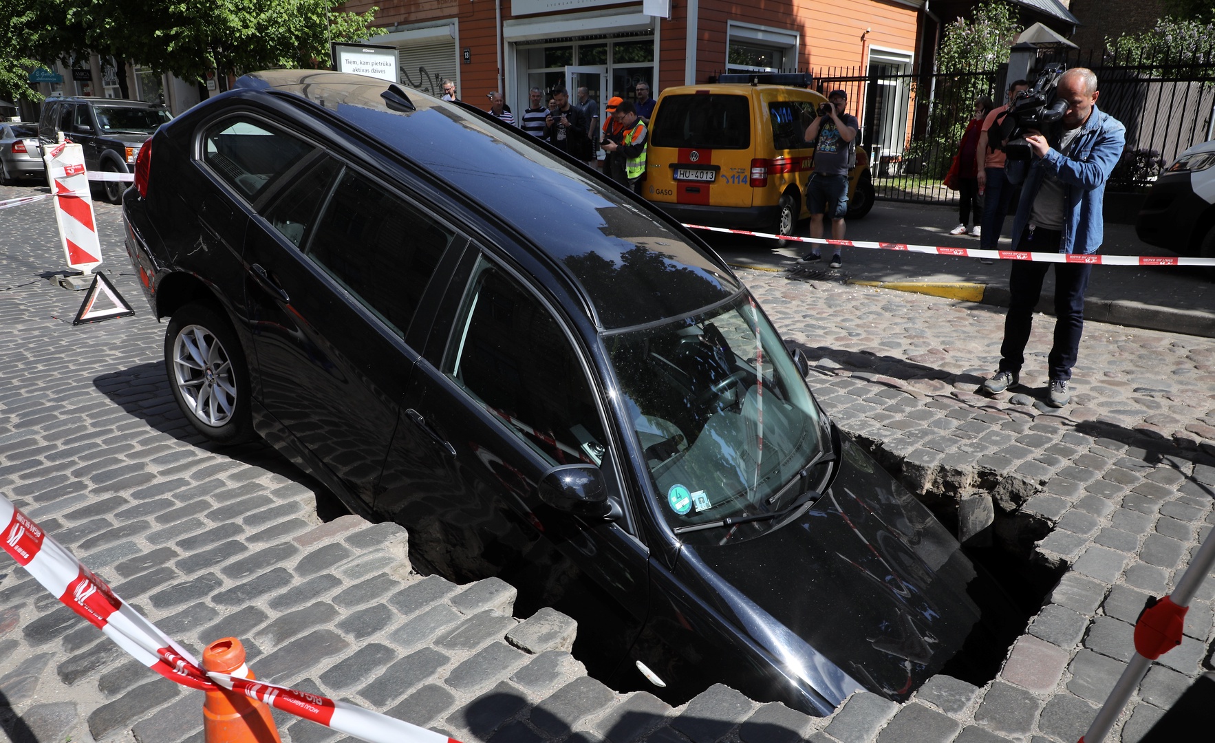 Из-за участившихся провалов в 2021 году перестроят улицу Гертрудес