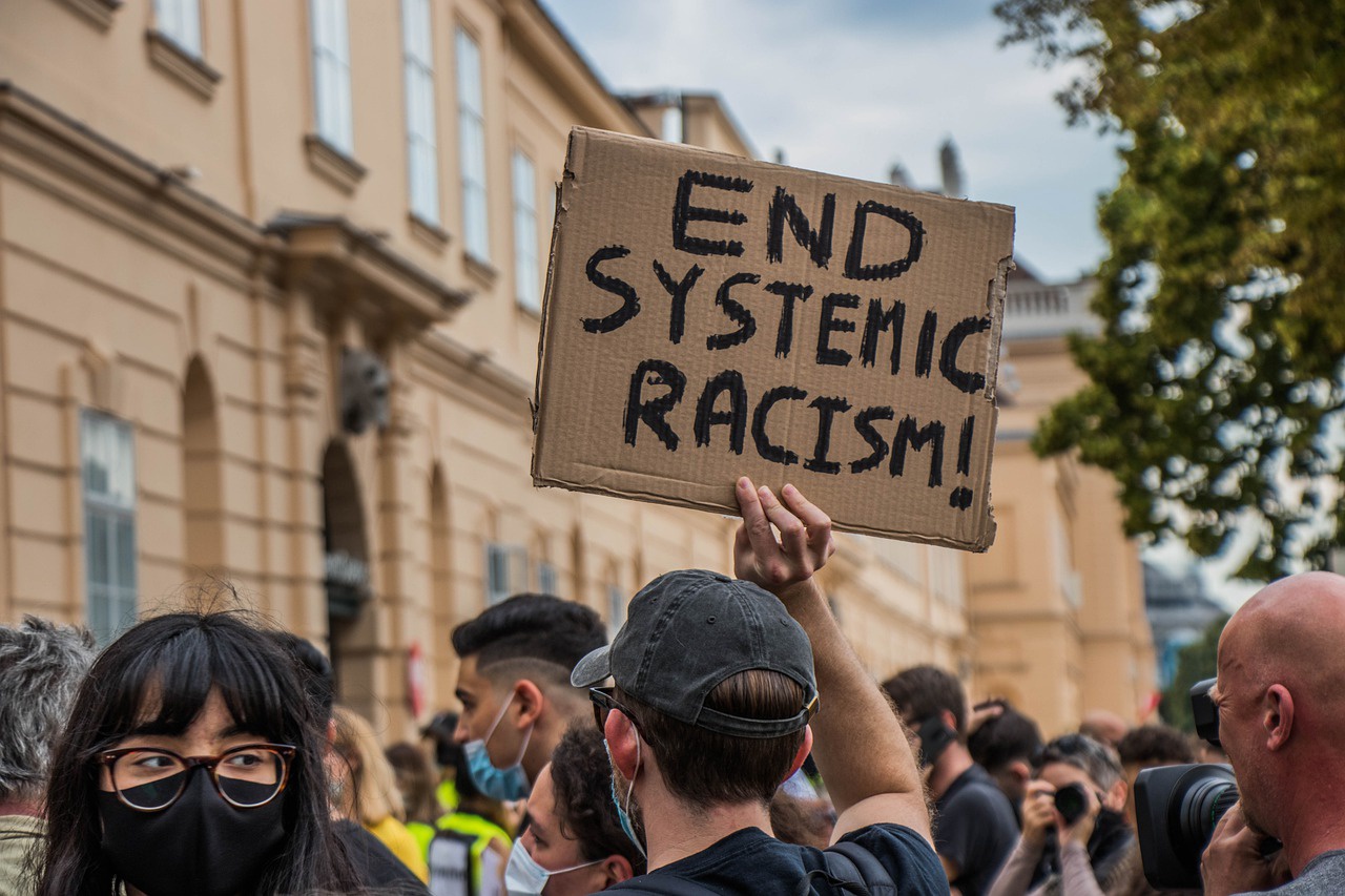 #BLM Из Орегона в Портленд направят полицию для помощи на фоне беспорядков