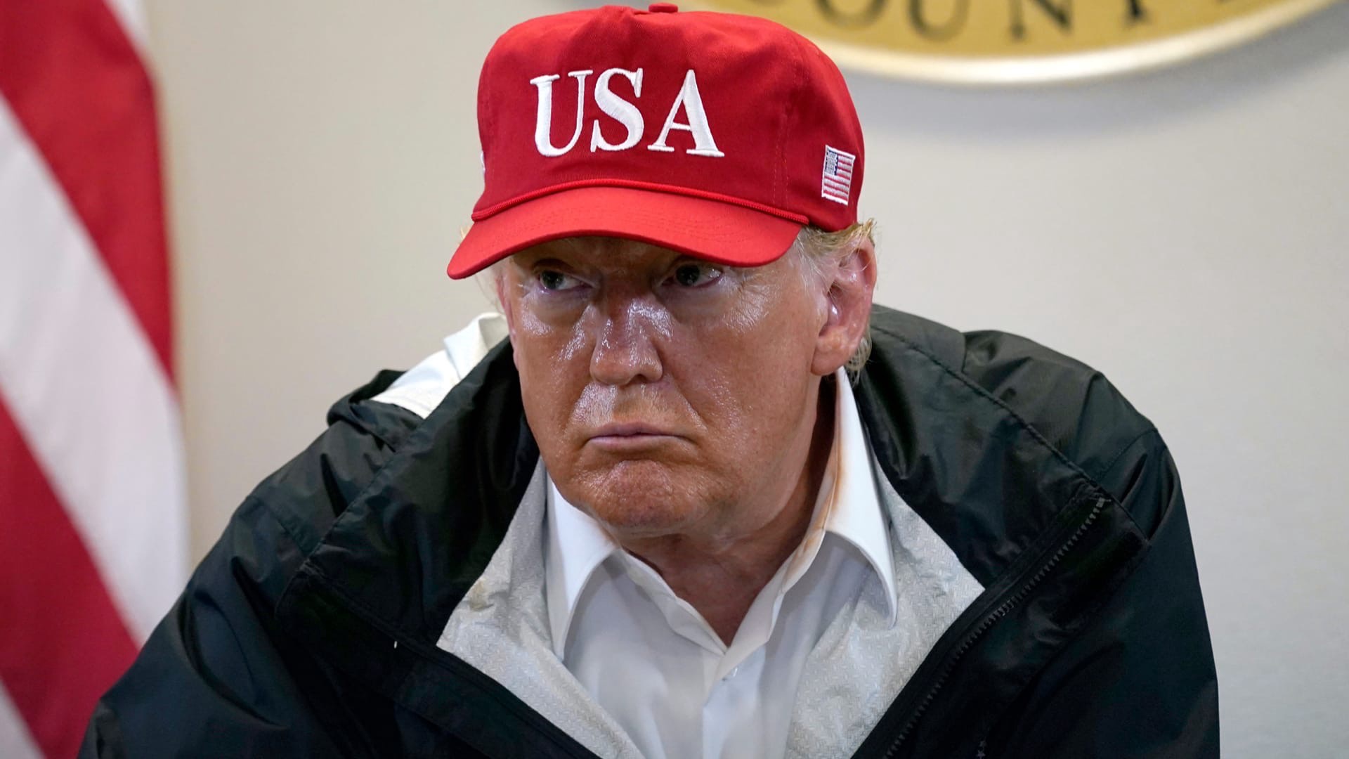Трамп раздает автографы: "Продай на eBay, получишь 10 000 долларов"