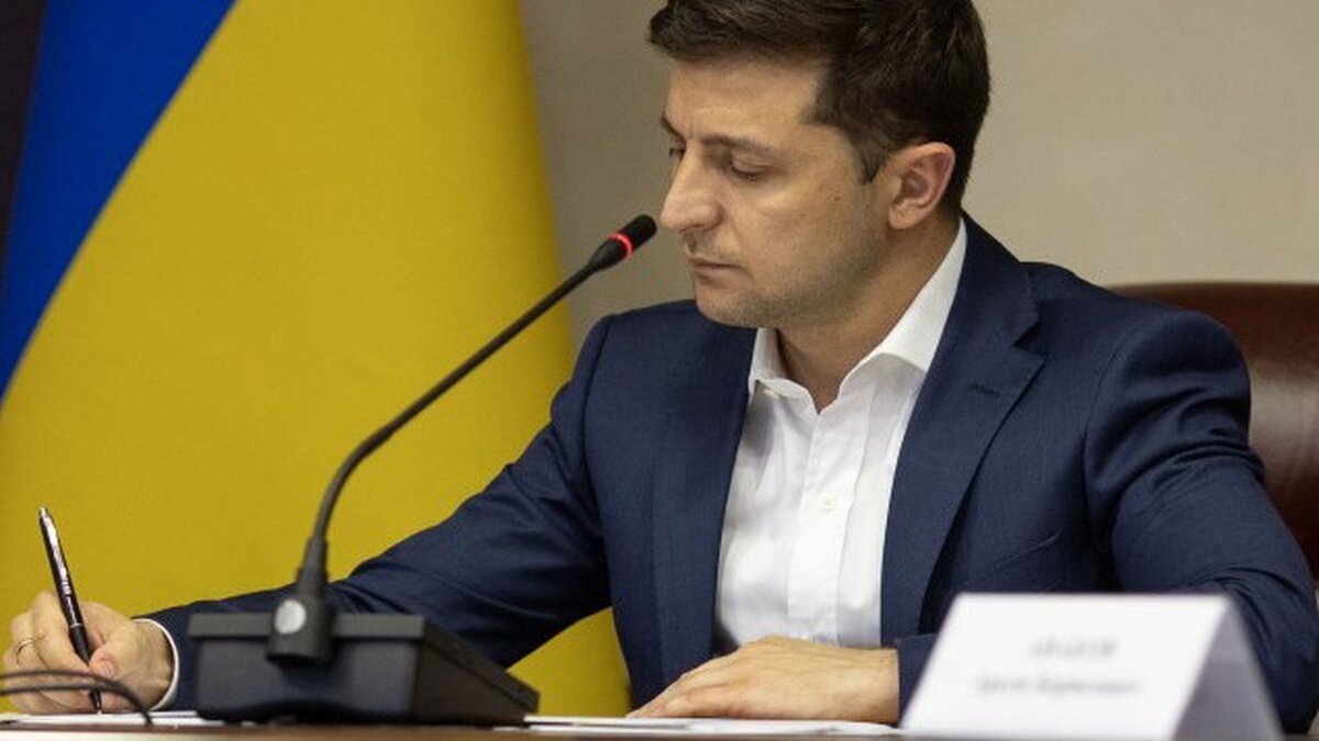 Зеленский призвал Россию вмешаться в ситуацию с обострением в Донбассе