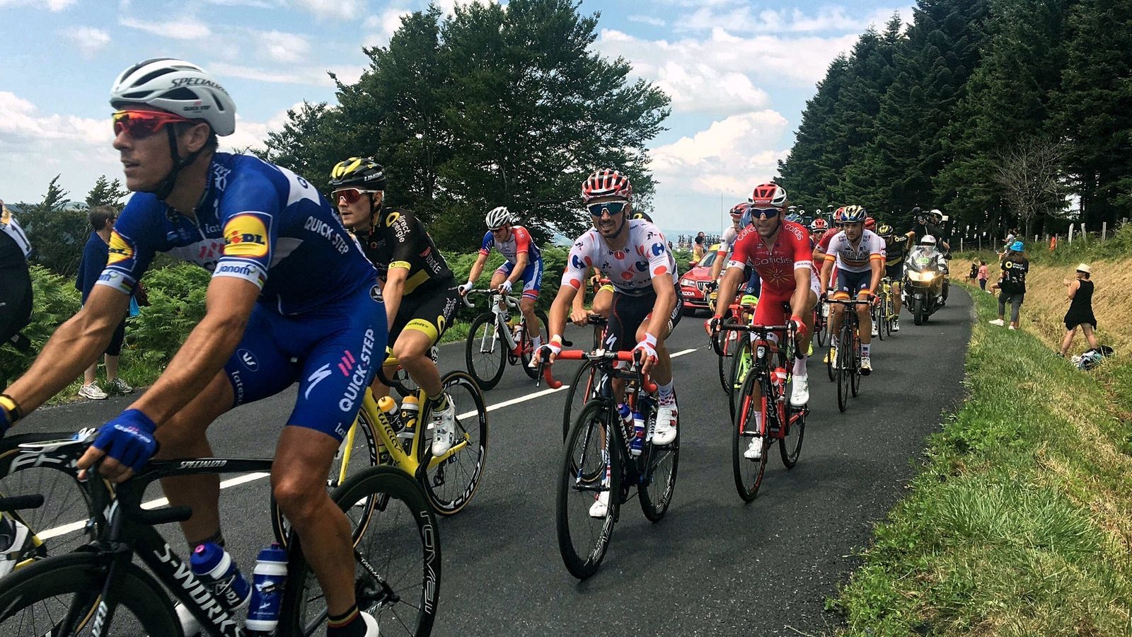 Visiem "Tour de France" dalībniekiem Covid-19 testi negatīvi, sacensību direktoram - pozitīvs