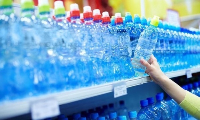 Названа опасность воды из бутылки