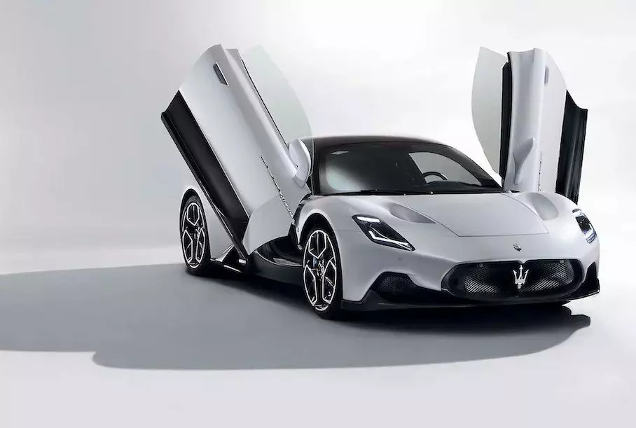 Первый взгляд на новый суперкар Maserati