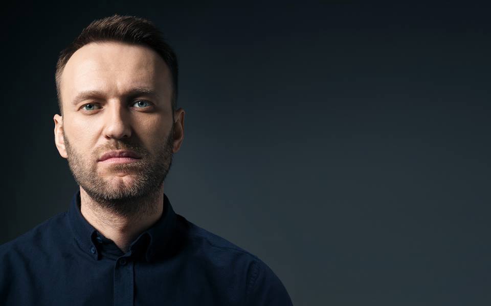 Spiegel: следы отравляющего вещества нашли на коже и бутылке Навального Spiegel: следы отравляющего вещества нашли на коже и бутылке Навального