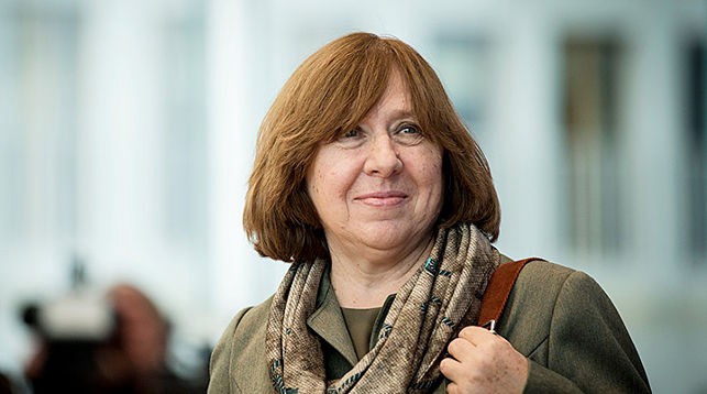 Белоруссия: Светлану Алексиевич посетили европейские дипломаты