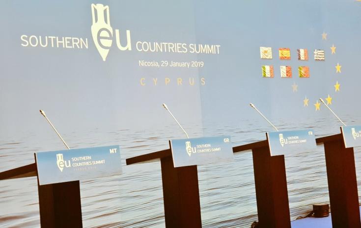 Франция созвала саммит Med7 для решения конфликта Турции и Греции