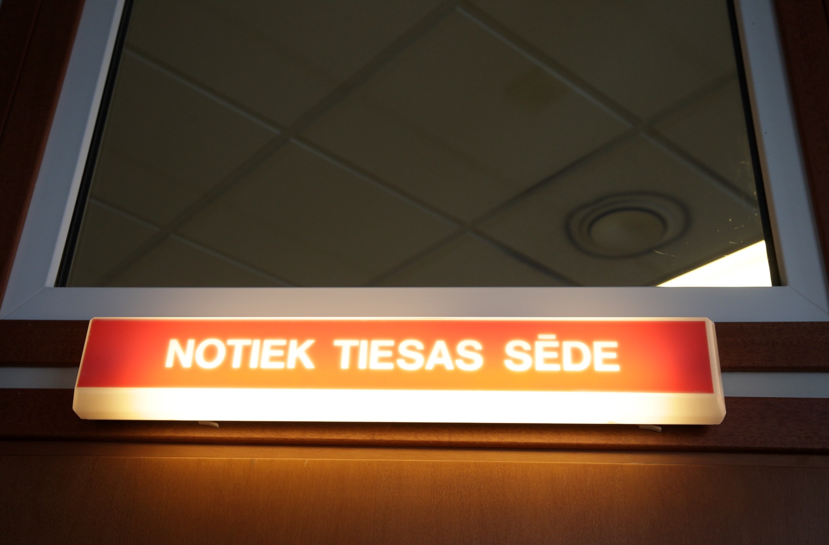 Piespriež piespiedu darbu par apzināti nepatiesas liecības sniegšanu